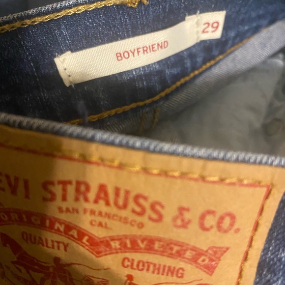 Levi Strauss Boyfriend Women's size 29 EUC - Picture 3 of 4